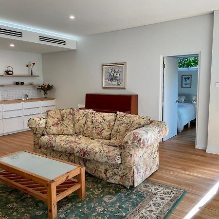 Tranquil Garden Apartment With Living Room Wollongong Exterior foto